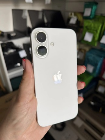 Apple iPhone 16