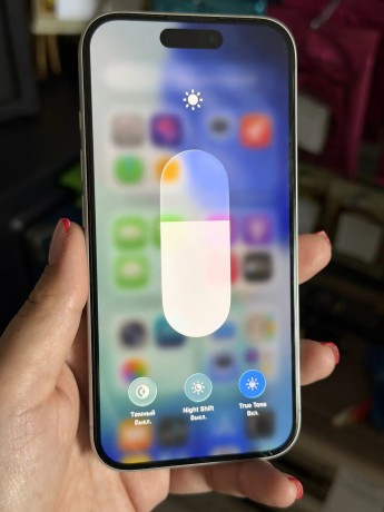 Apple iPhone 16