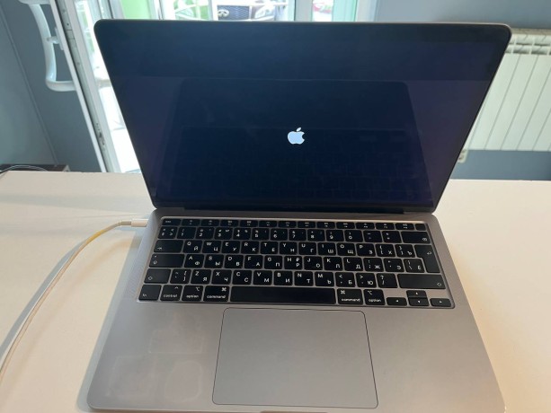 Apple Macbook Air 13 (2020, Retina)