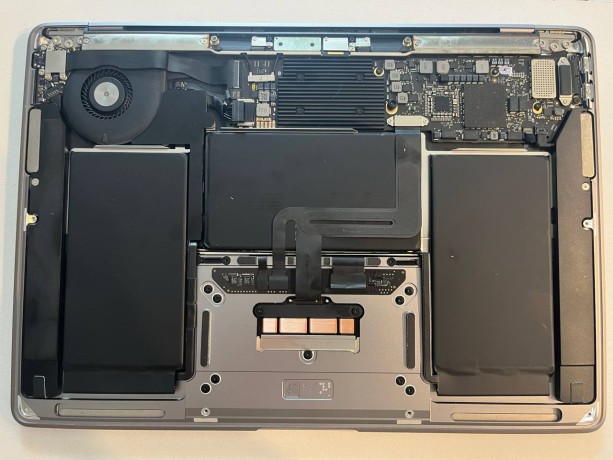 Apple Macbook Air 13 (2020, Retina)