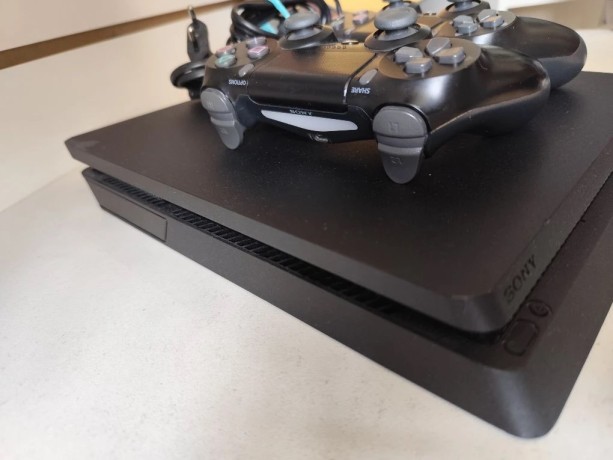 Sony Playstation 4 Slim