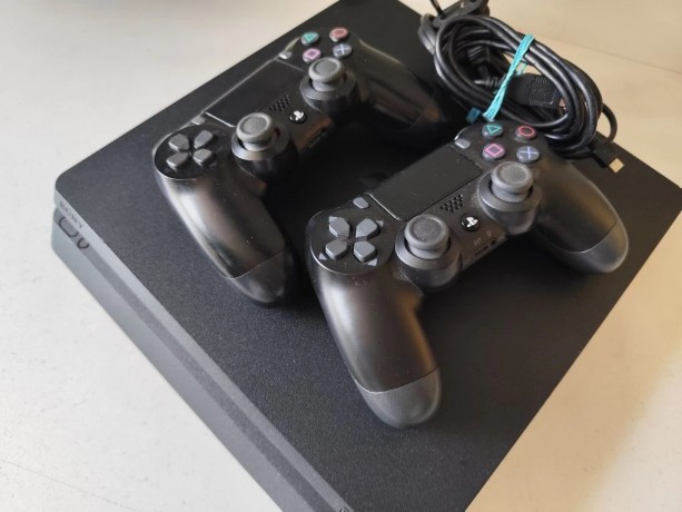 Sony Playstation 4 Slim