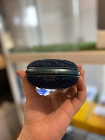 JBL Clip 4
