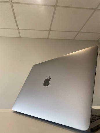 Apple Macbook Pro 13  2016