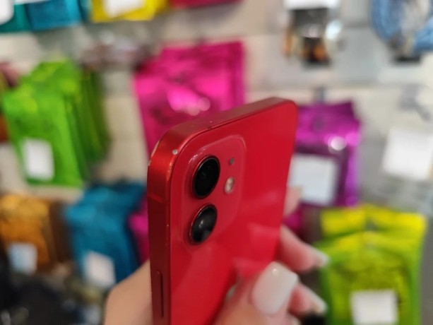 Apple iPhone 12