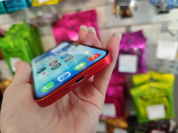 Apple iPhone 12