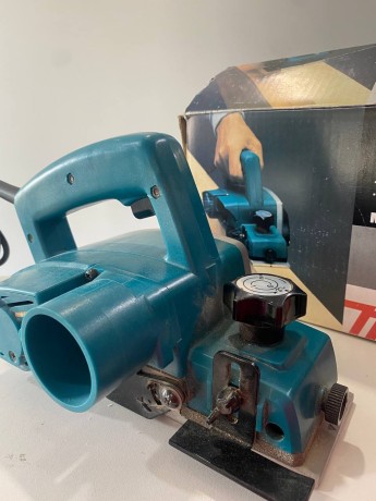 Makita N1923b