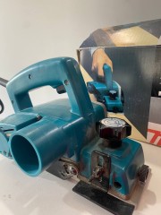 Makita N1923b