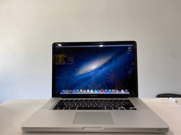 Apple Macbook Pro 15  2009