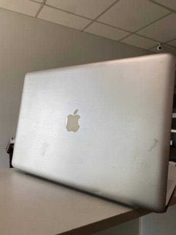 Apple Macbook Pro 15  2009