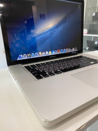 Apple Macbook Pro 15  2009