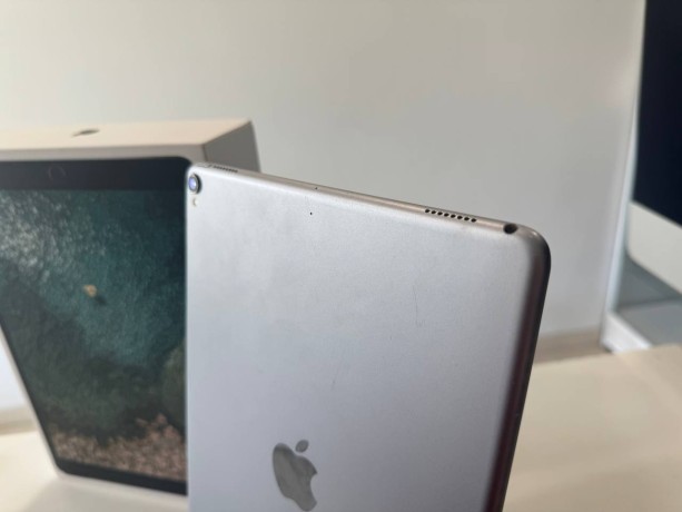 Apple iPad Pro 10.5 (2-Го Поколения) (2017)