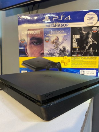 Sony Playstation 4 Slim