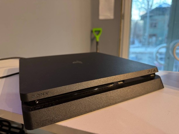 Sony Playstation 4 Slim