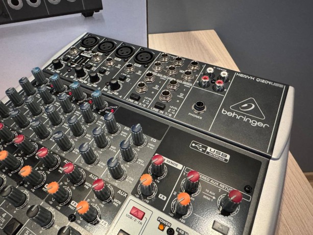 Behringer Xenyx Q1204usb
