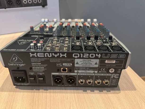 Behringer Xenyx Q1204usb