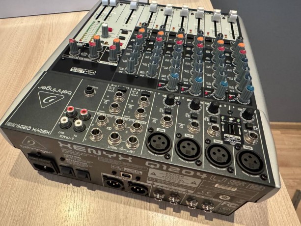 Behringer Xenyx Q1204usb