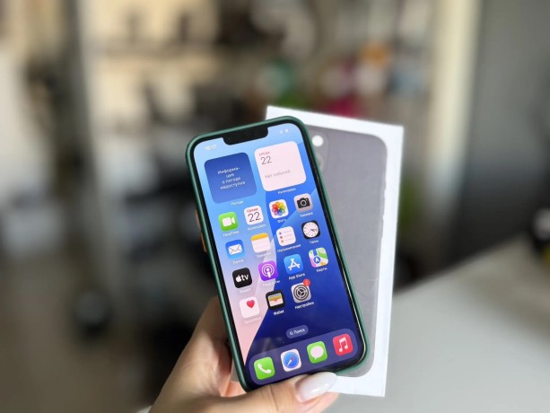 Apple iPhone 13