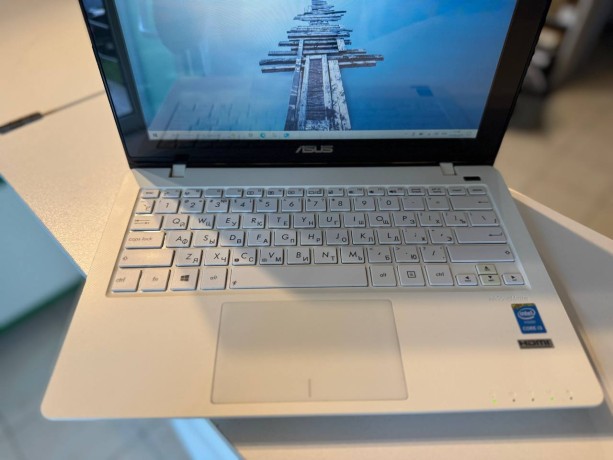 Asus X200l