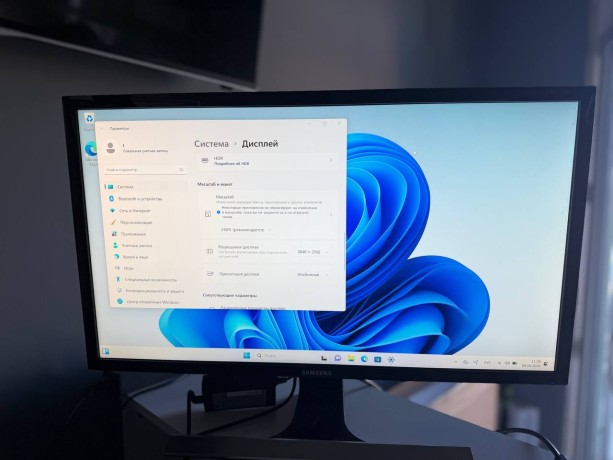 Samsung U28e590d
