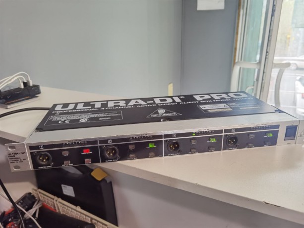 Behringer Di4000 V2