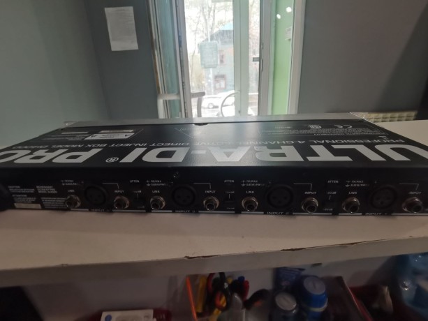 Behringer Di4000 V2