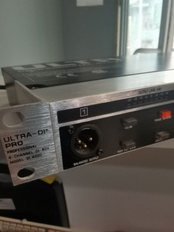 Behringer Di4000 V2