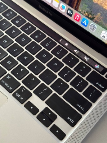 Apple Macbook Pro 13  2020