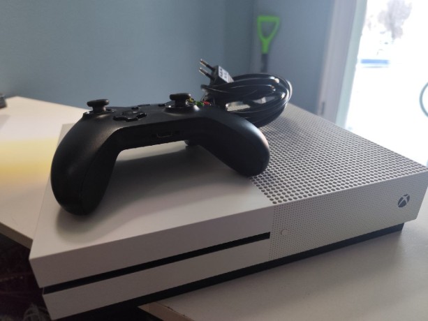 Microsoft Xbox One S