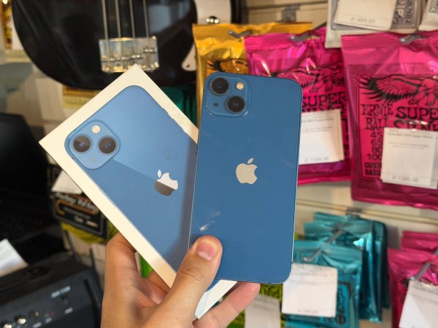 Apple iPhone 13