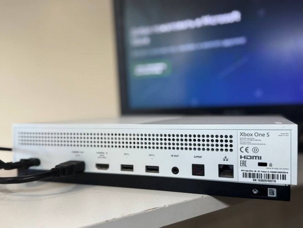 Microsoft Xbox One S