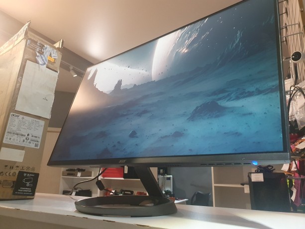 Acer R272 Eyi