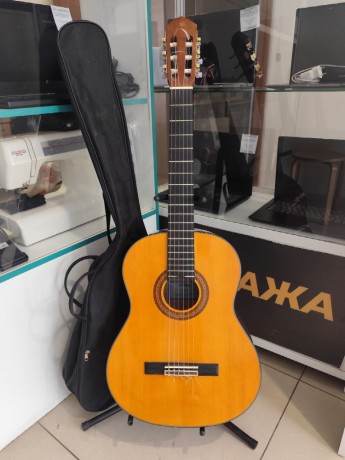 Yamaha C40