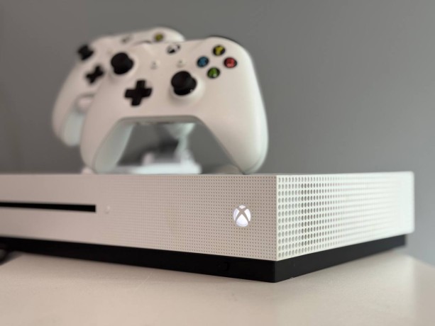 Microsoft Xbox One S