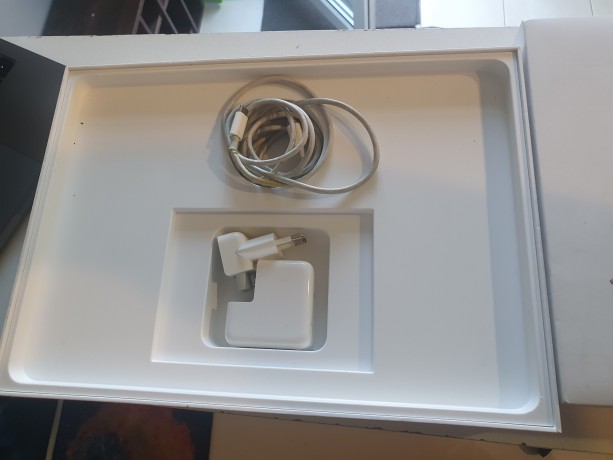 Apple Macbook Pro 13 (2 Thunderbolt)