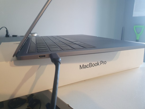 Apple Macbook Pro 13 (2 Thunderbolt)