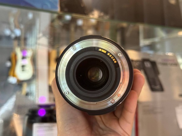 Canon Zoom Lens Ef-S 18-200Mm F3.5-5.6