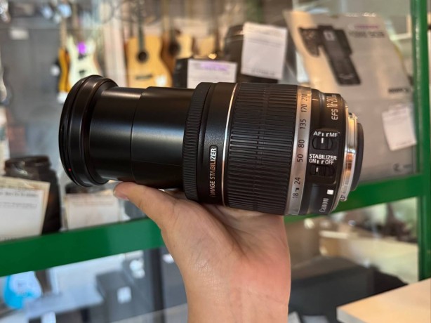 Canon Zoom Lens Ef-S 18-200Mm F3.5-5.6