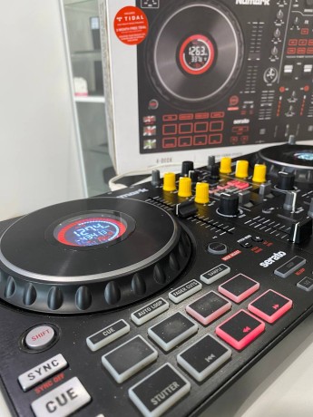 Numark Mixtrack Platinum Fx