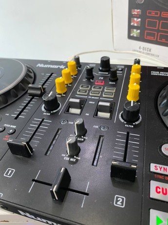 Numark Mixtrack Platinum Fx