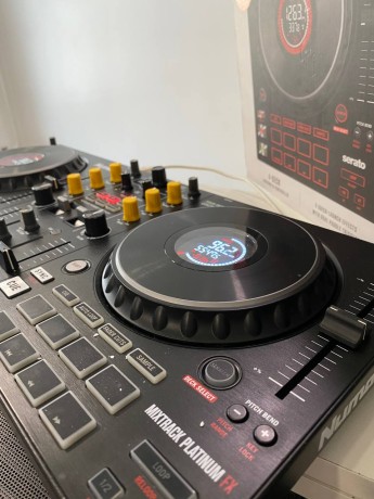 Numark Mixtrack Platinum Fx