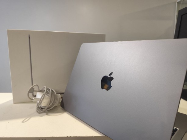 Apple Macbook Air 13 M2 2024