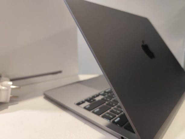 Apple Macbook Air 13 M2 2024