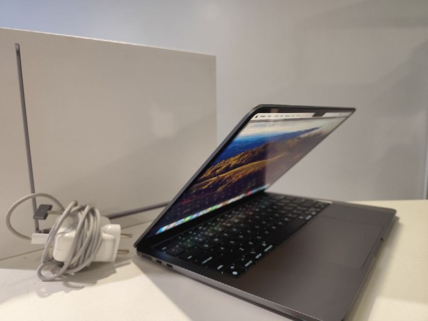 Apple Macbook Air 13 M2 2024