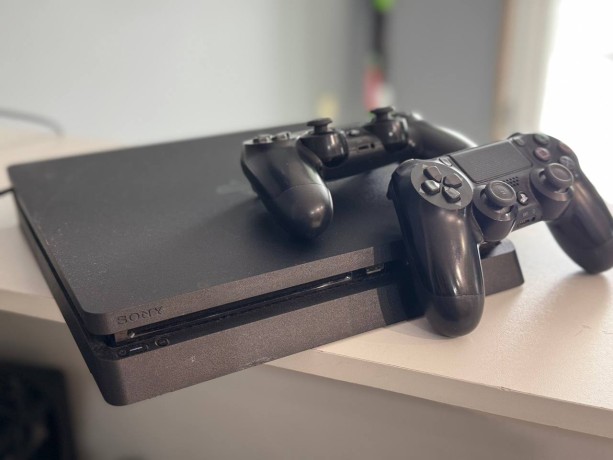 Sony Playstation 4 Slim