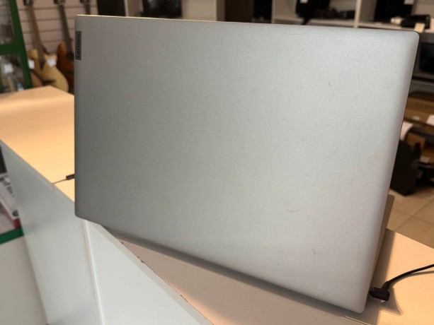 Lenovo Ideapad 3 17Ada05