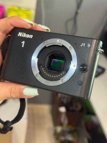 Nikon 1 J1