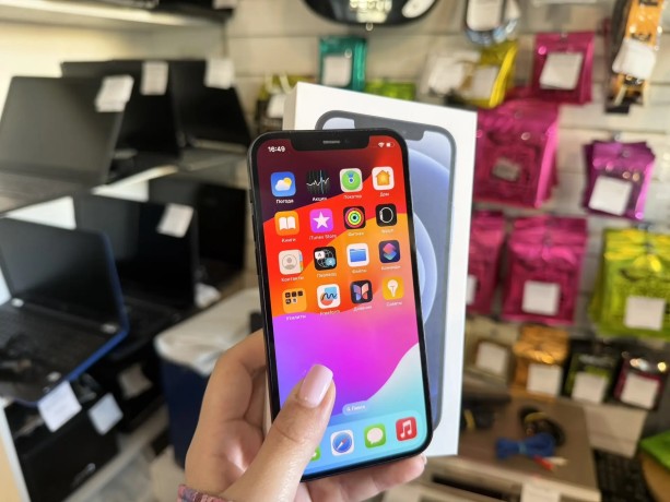 Apple iPhone 12