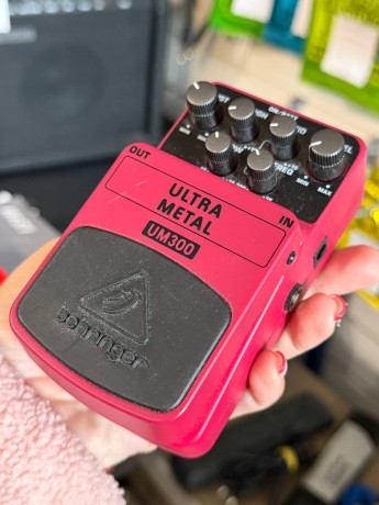 Behringer Um300 Ultra Metal