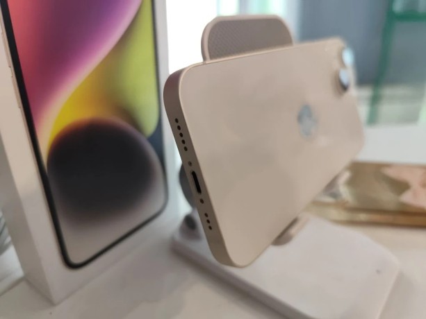 Apple iPhone 14